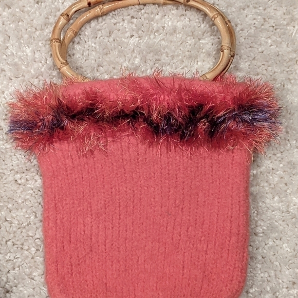 2 One of a Kind Handknit Purses Cream and Salmon with wooden handles - Picture 3 of 7